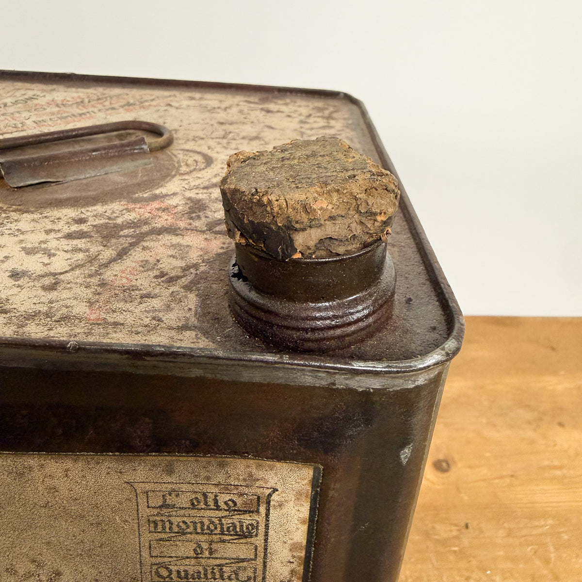 Vintage Italian Gargoyle Mobiloil BB Motor Oil Can