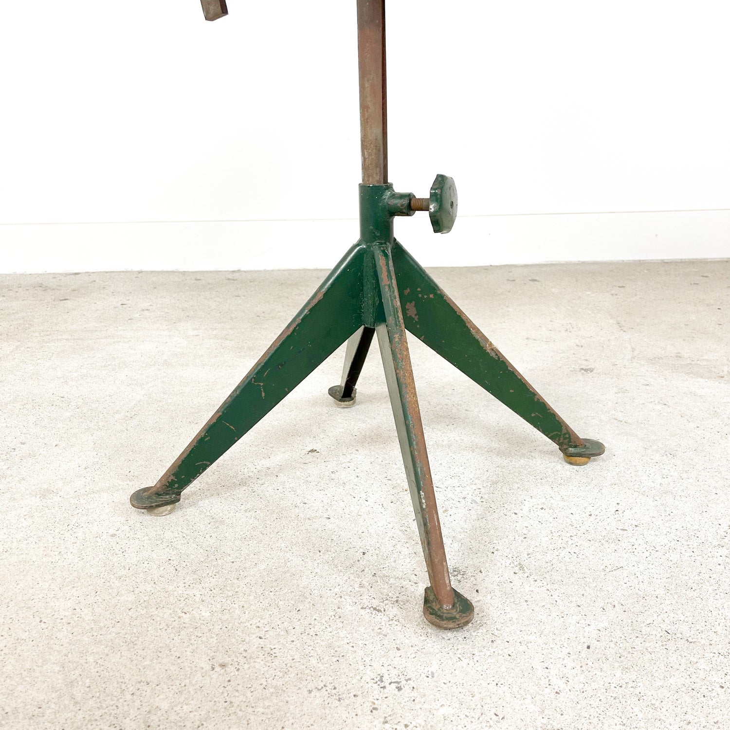Rare industrial workshop chair by Sormel, inspired by Jean Prouvé.