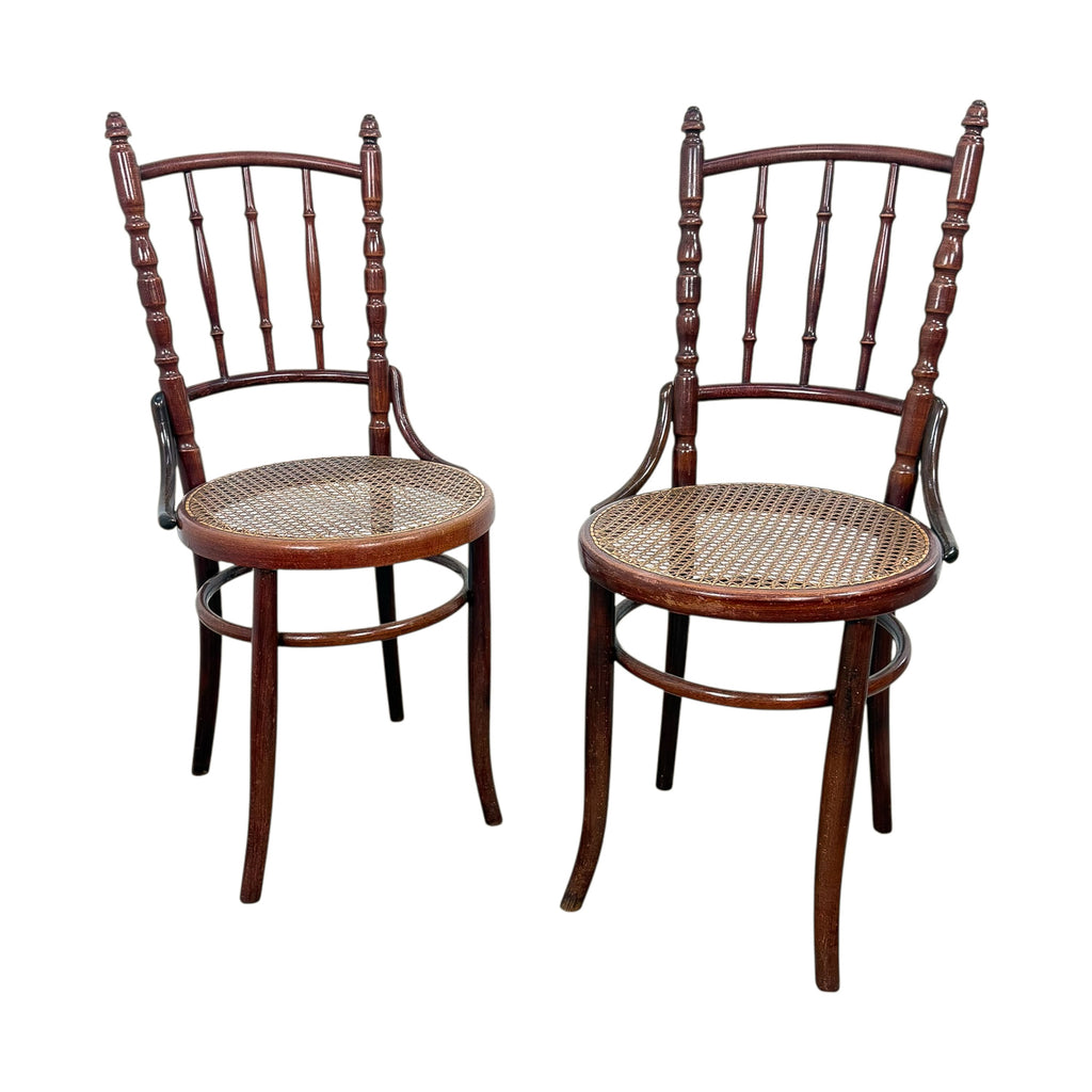 Set van twee antieke Fischel gebogenhouten stoelen – Weense caféstoelen – webbing zittingen