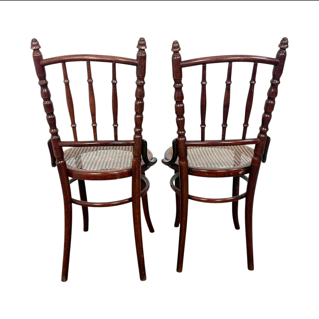 Set van twee antieke Fischel gebogenhouten stoelen – Weense caféstoelen – webbing zittingen