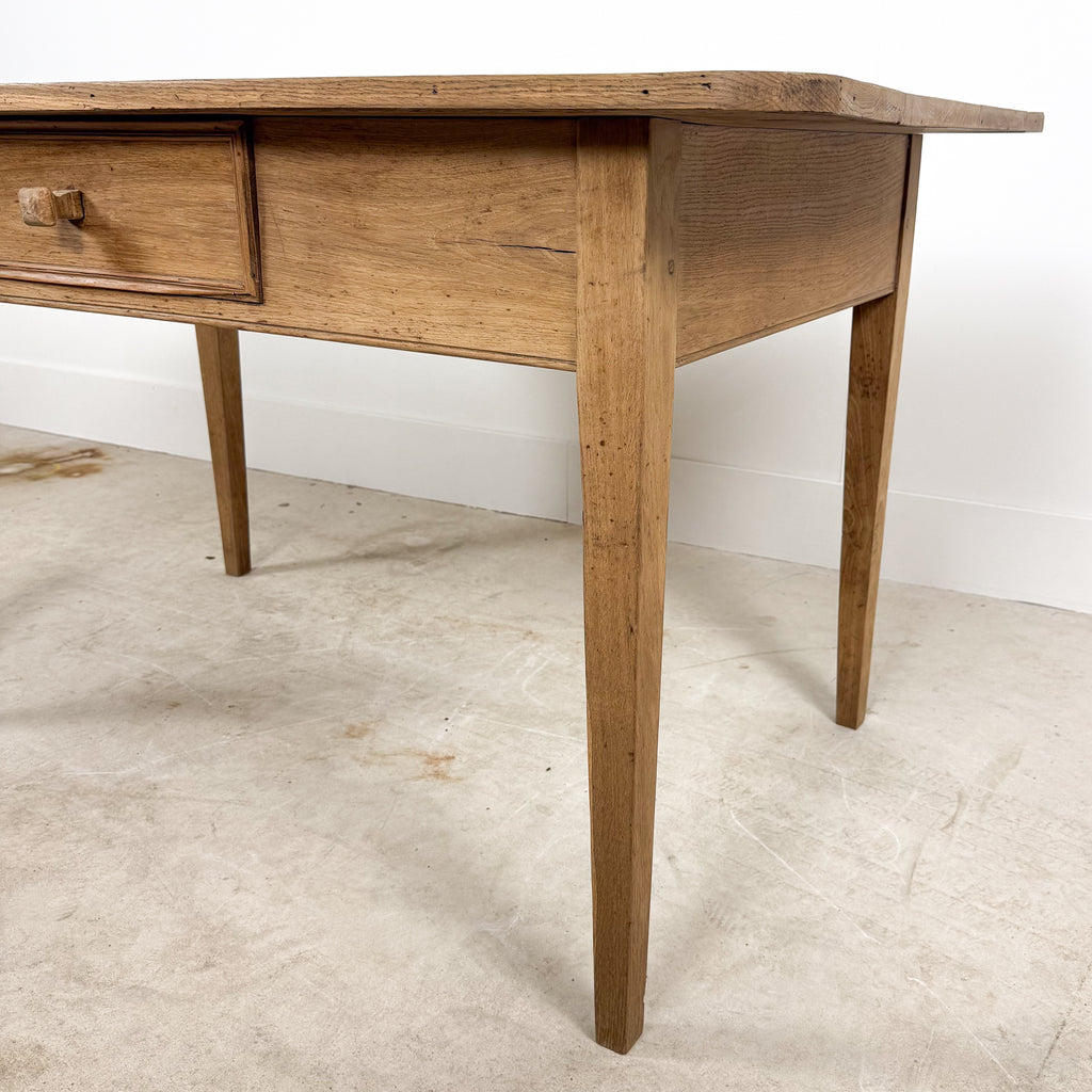 Antieke boerderijkamer tafel van gebleekt eiken met lade