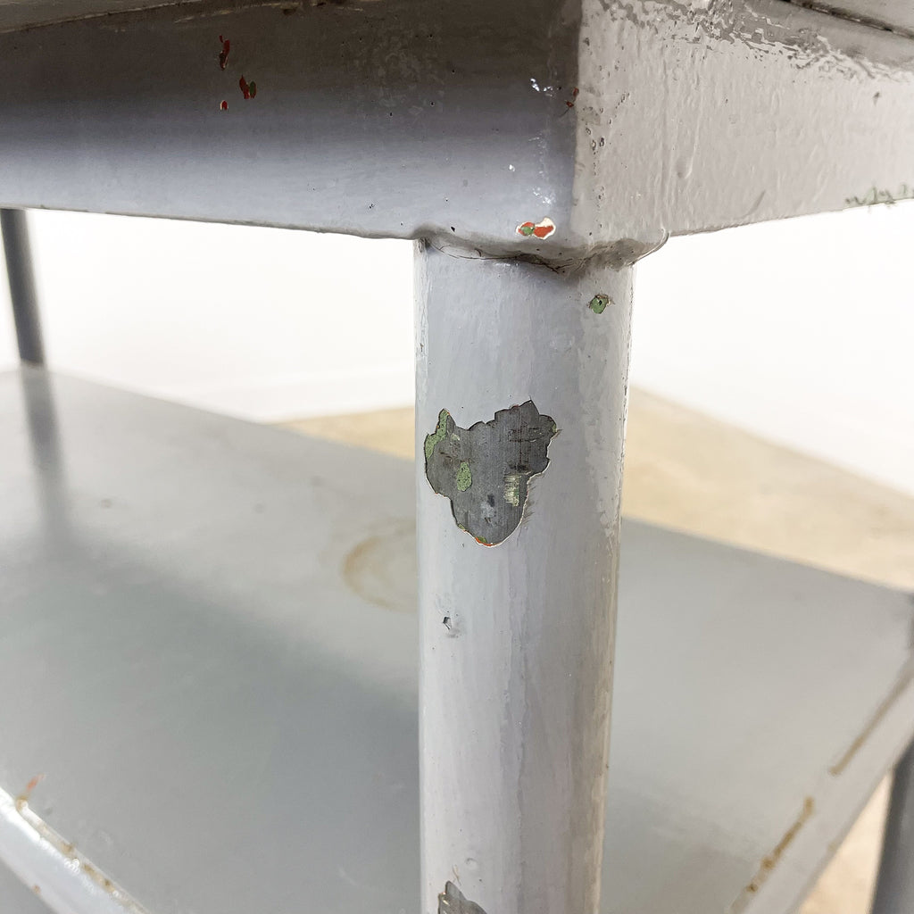 Industriële metalen werktafel met drie niveaus